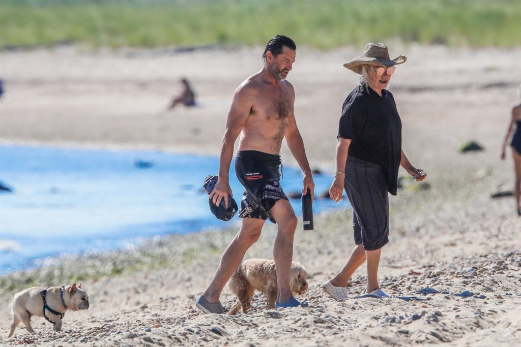 Hugh Jackman y Deborra disfrutan de un día de playa.