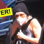 coronacyrus: Miley Cyrus limpia un parquímetro con su camiseta
