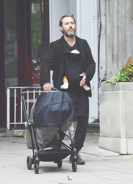 Jude Law con su bebé