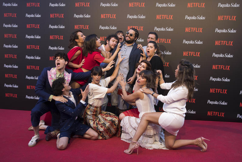 El reparto de Paquita Salas, en un evento de Netflix