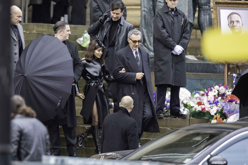 Funeral en las nuevas fotos del Batman de Robert Pattinson