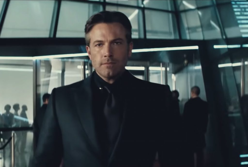 Ben Affleck caracterizado como Bruce Wayne, pierde en este aspecto el duelo Robert Pattinson vs Ben Affleck