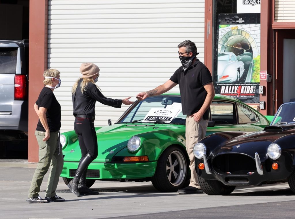 Ellen DeGeneres, Portia de Rossi y el vendedor del coche