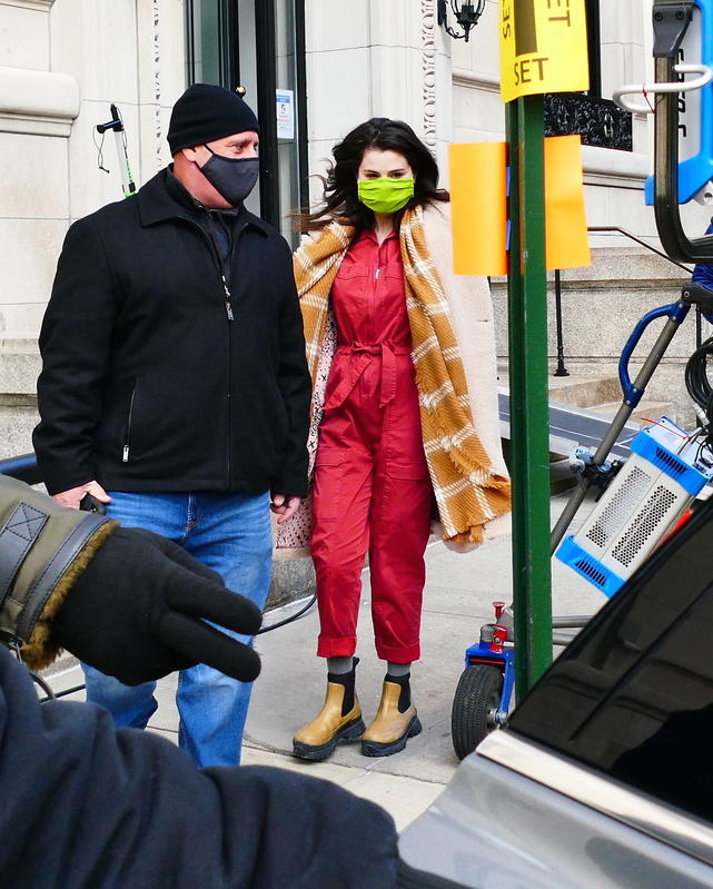Selena Gomez llega al set de rodaje.