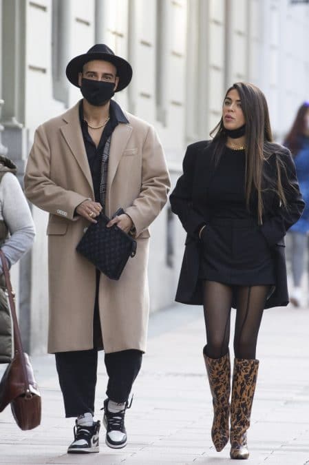 La ropa de Violeta Mangriñán y Fabio de paseo por Madrid.