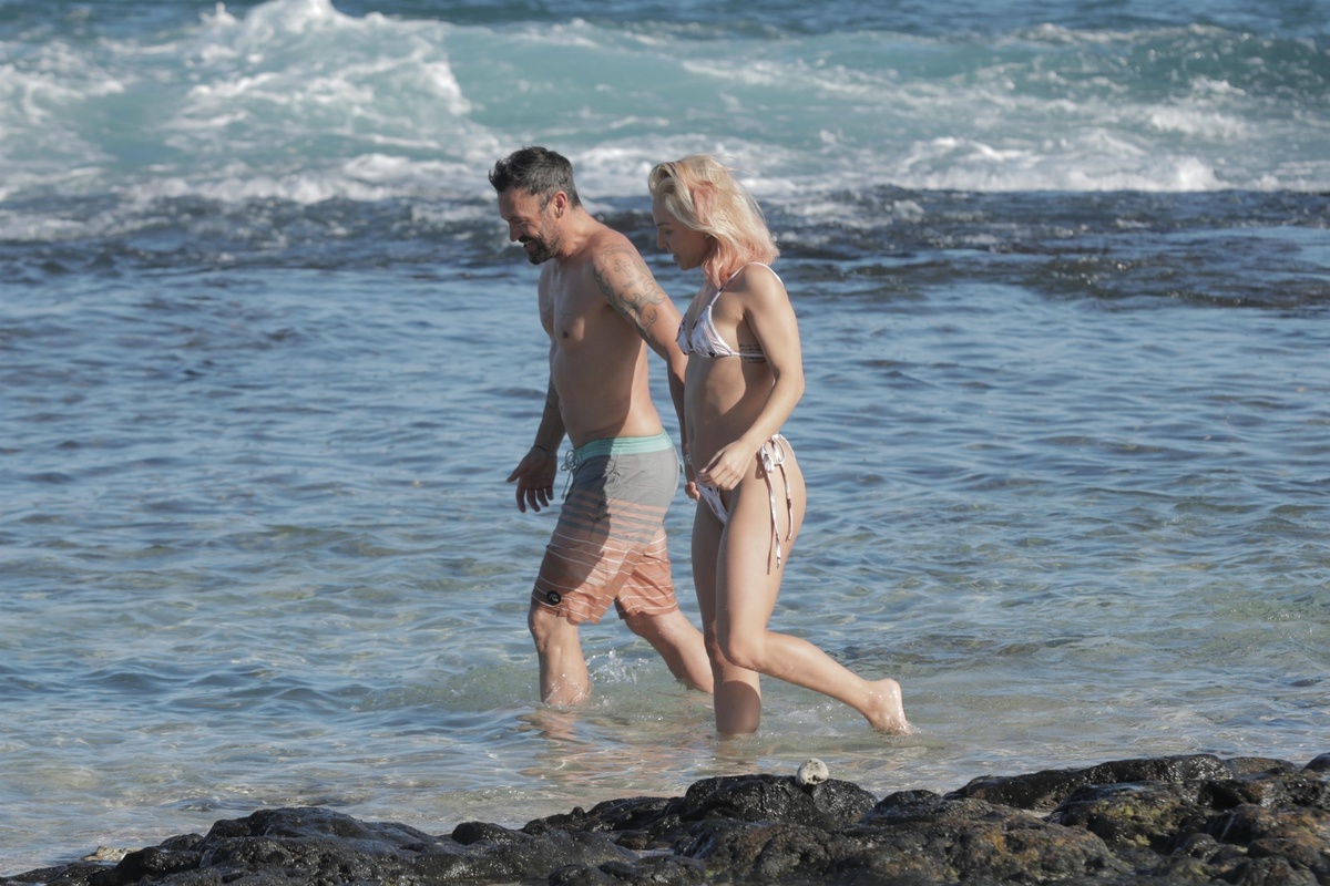 Brian Austin Green y su nueva novia, Sharna Burgess, en Hawái
