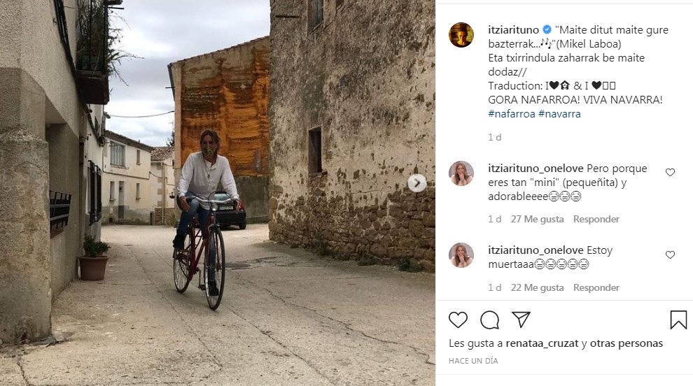 Itziar Ituño se pasea por Navarra en bicicleta
