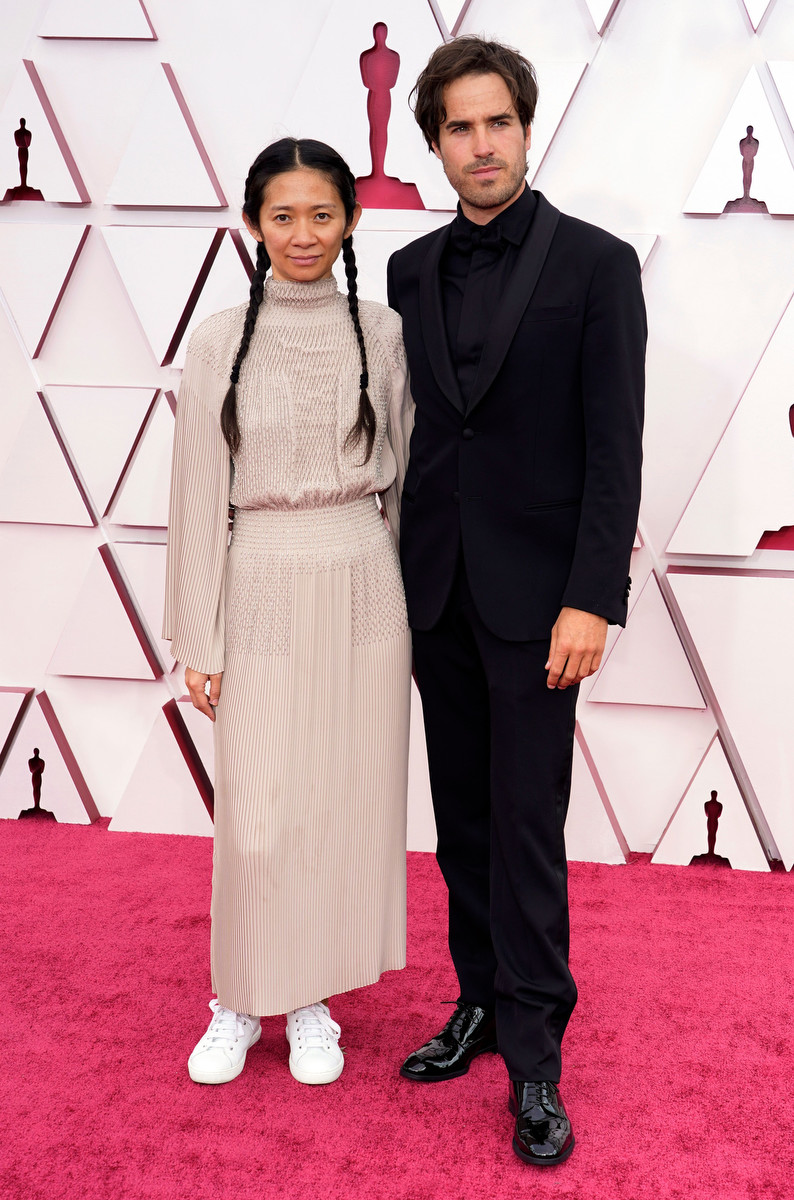 Chloé Zhao protagonizó uno de los momentos curiosos de los Oscar