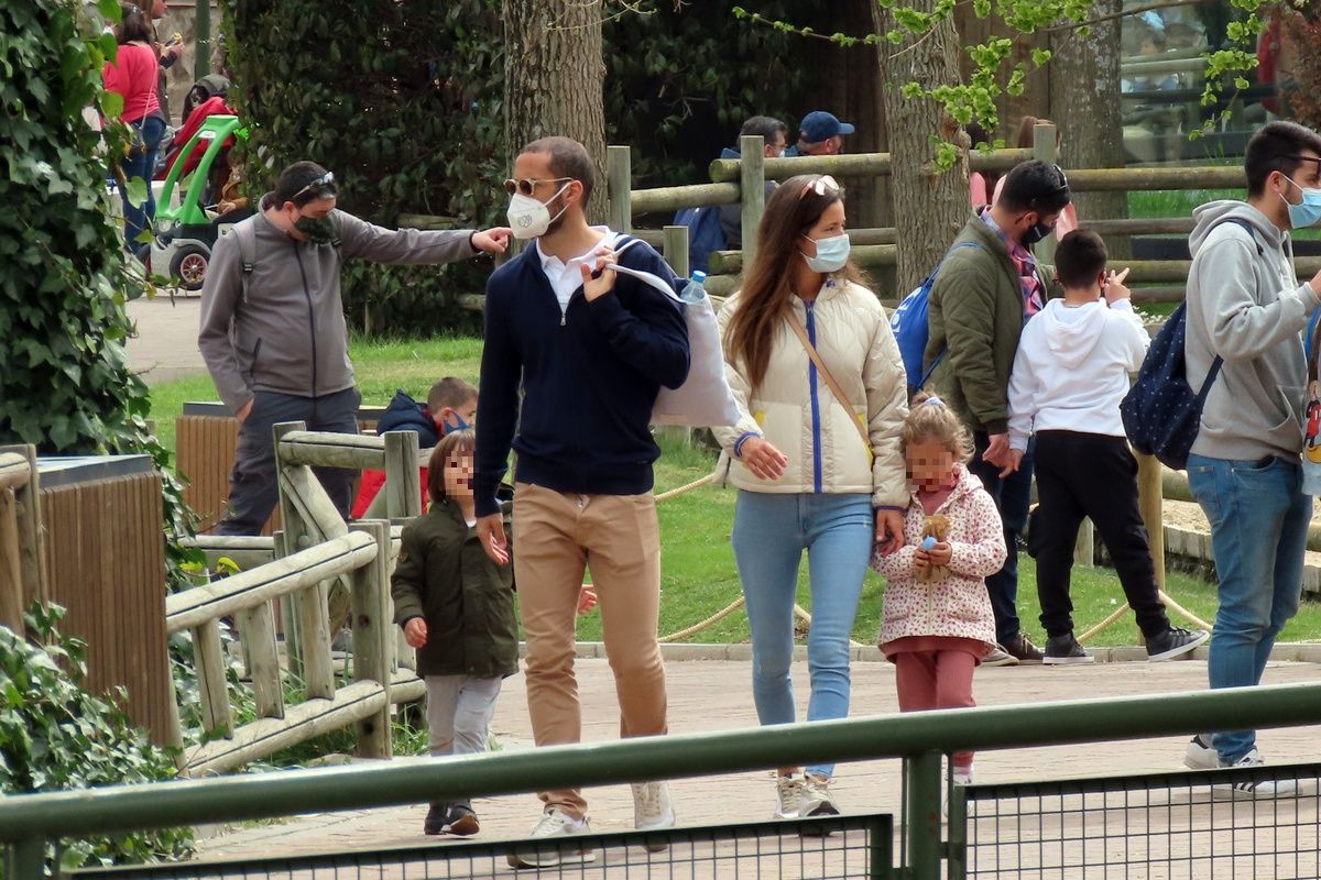 Malena Costa en el zoo con la familia