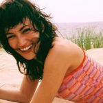 Fotos de Úrsula Corberó con vestidito sexy en playas de Ibiza