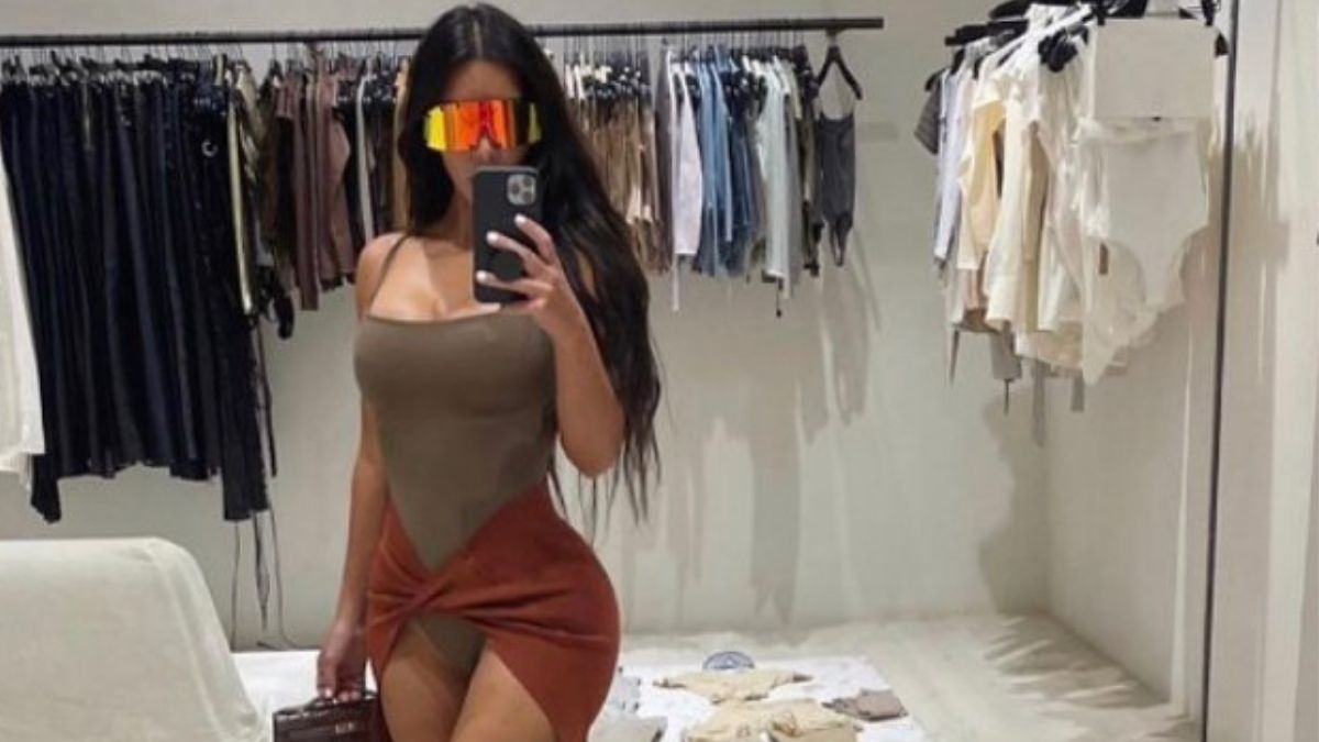 Kim Kardashian impacta con sus pies