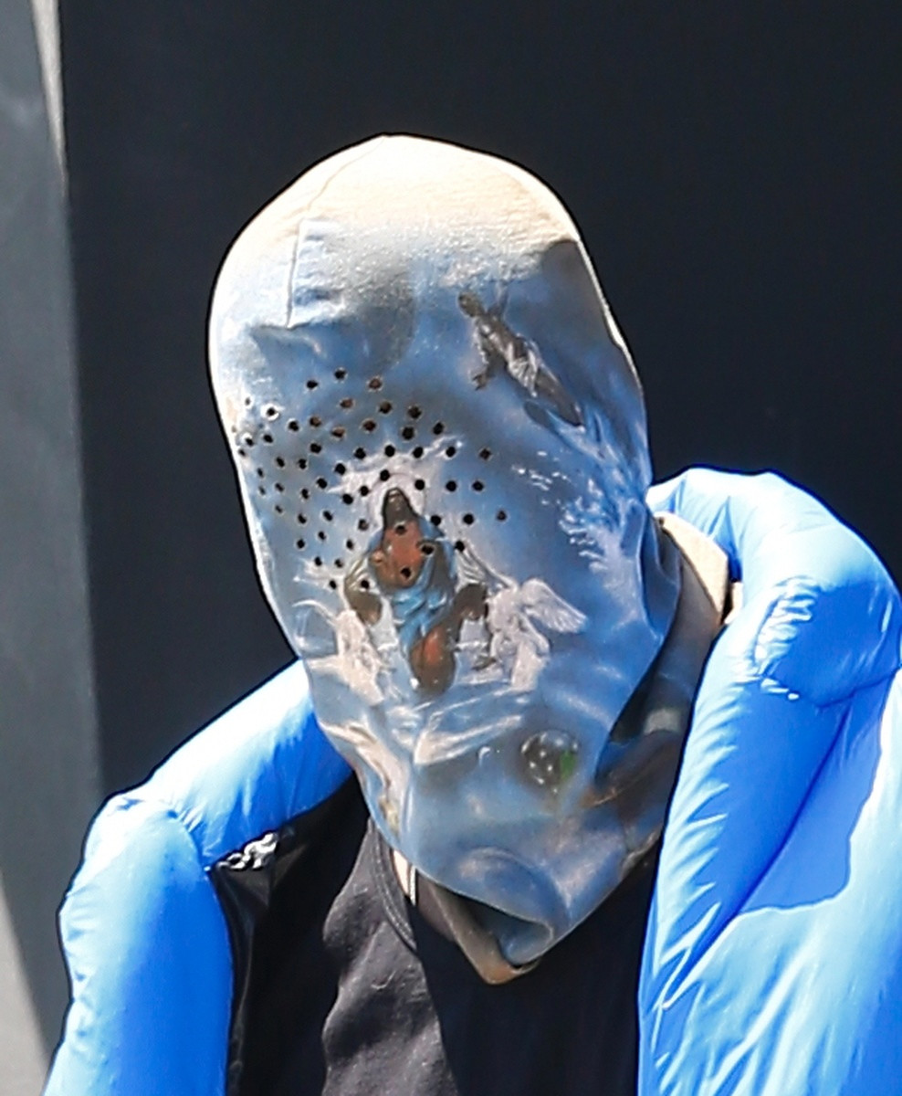 La máscara de Kanye West como truco definitivo contra los paparazzi