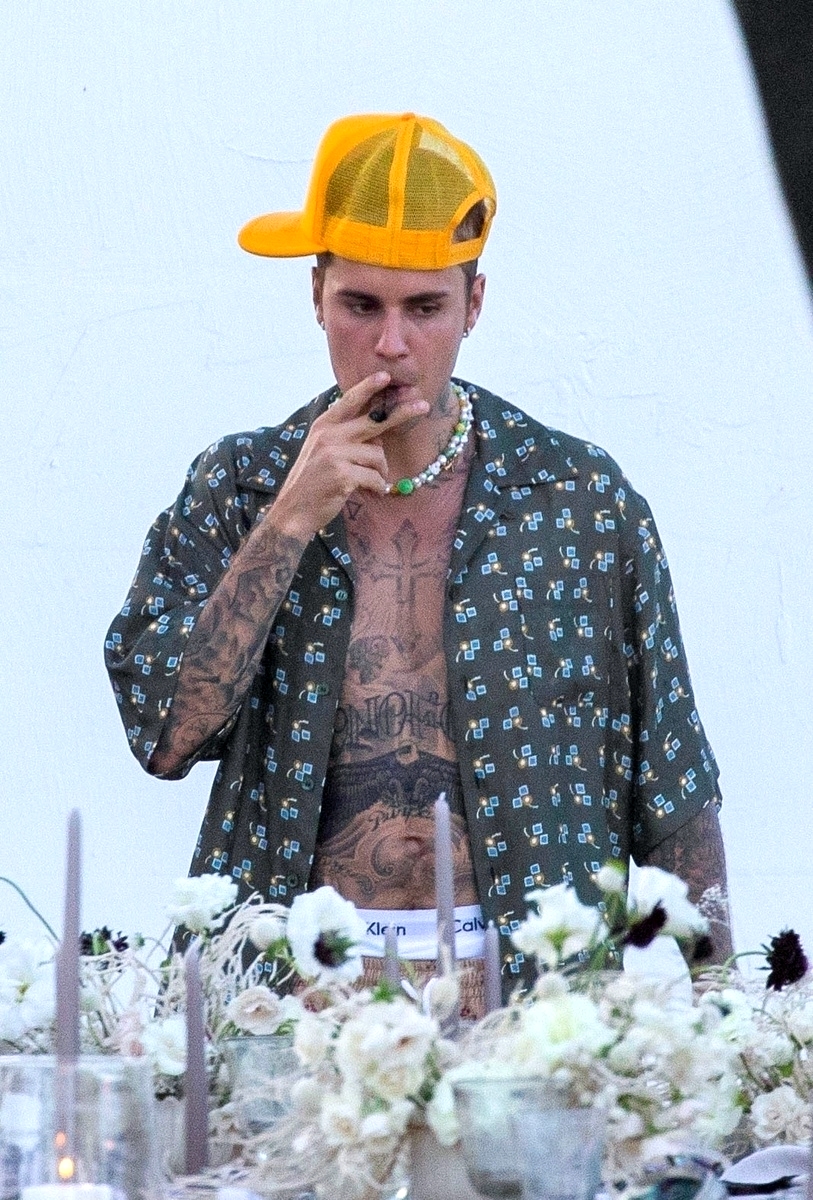 Justin Bieber fumando