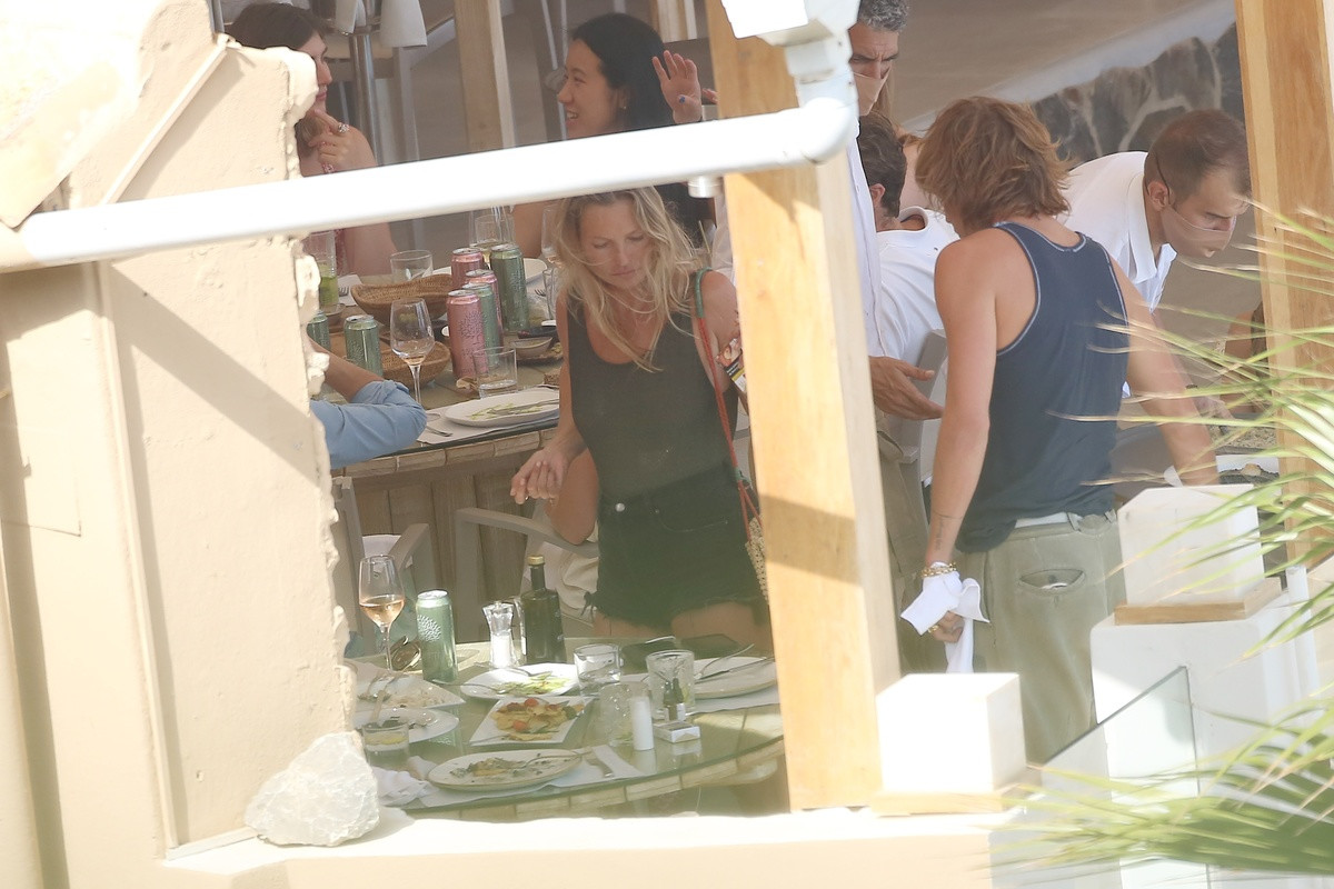 Kate Moss y Jordan Barrett en Ibiza