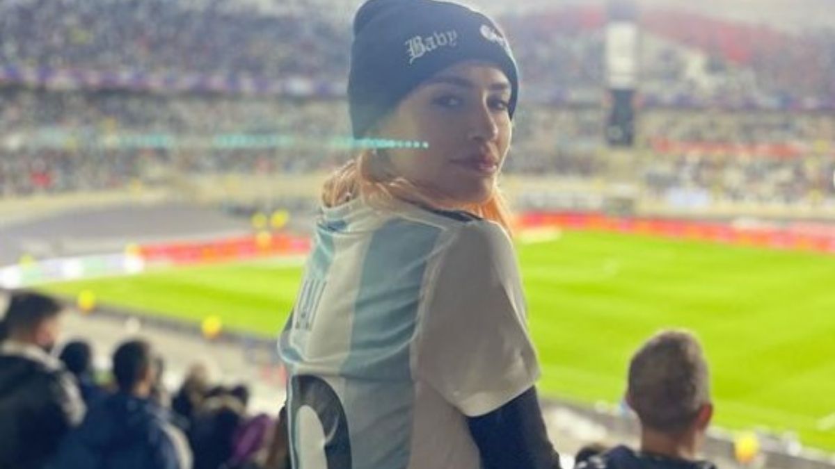 Lali Espósito en el juego Argentina Bolivia