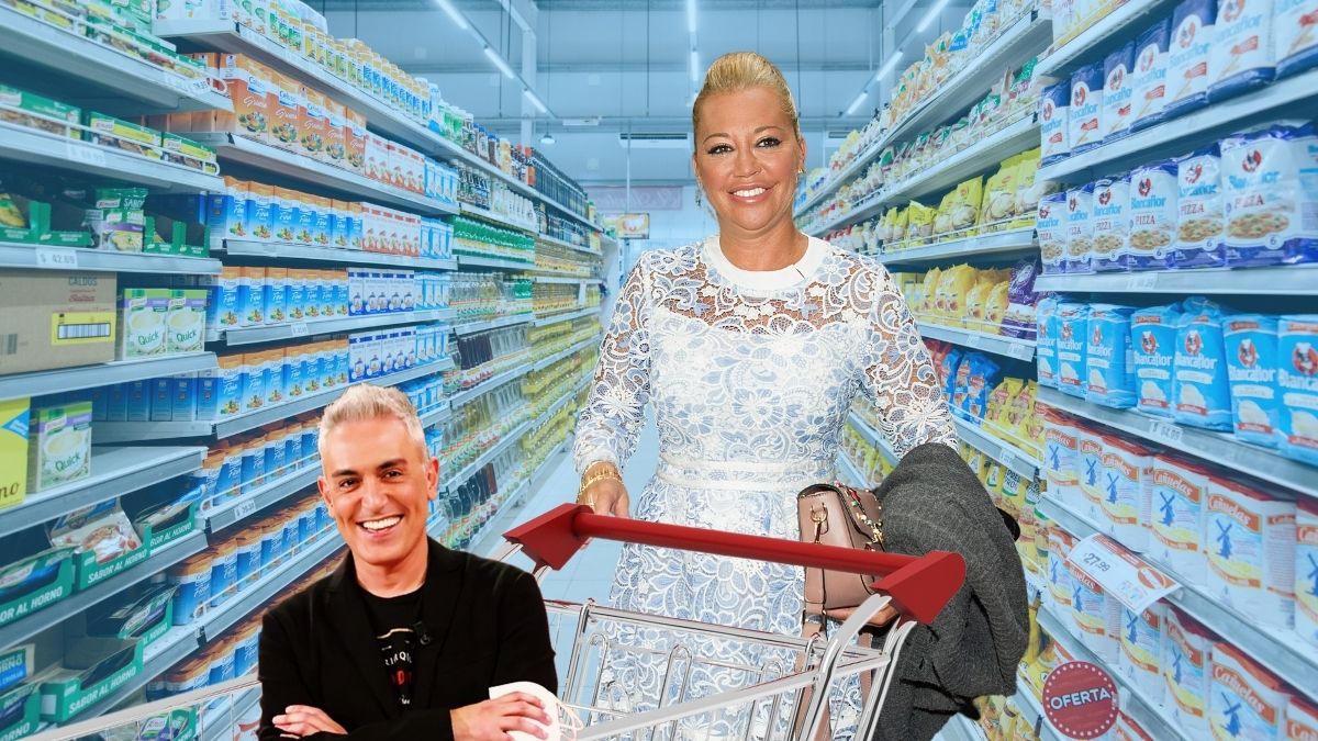 Belén Esteban y Kiko Hernández con un supermercado detrás, como recreación de los supermercados Sálvame