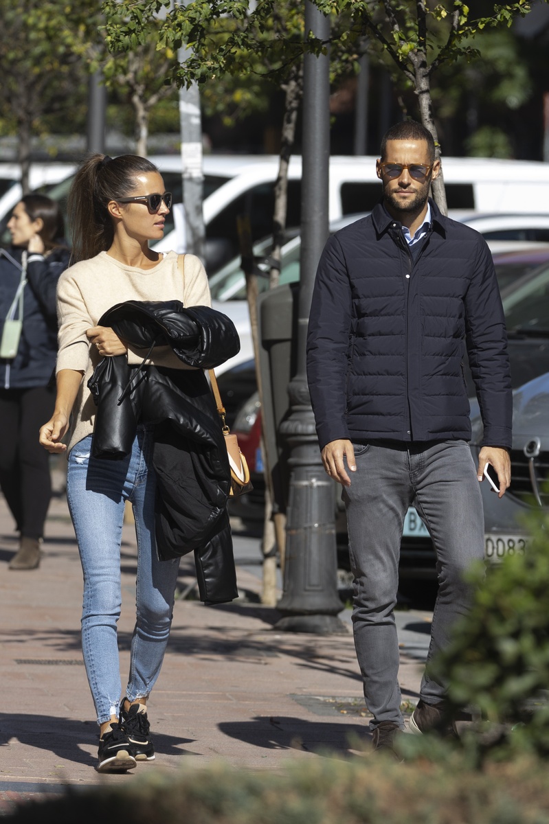 Malena Costa y Mario Suarez de compras y de paseo por Madrid