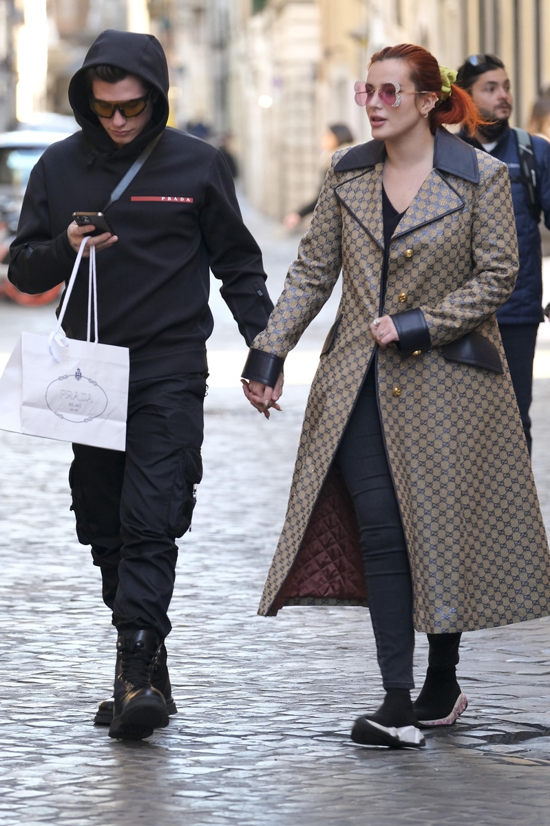 Bella Thorne y Benjamin Mascolo en Roma