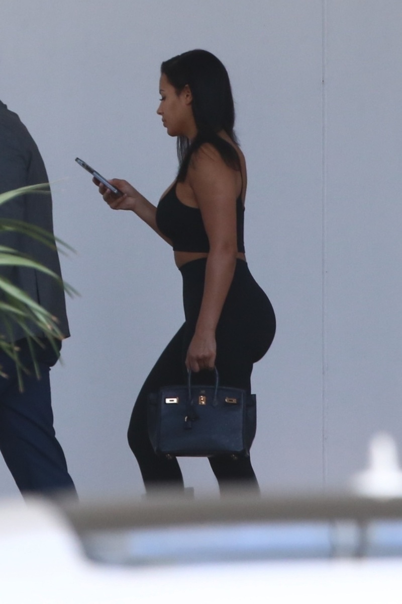 novia Kanye West clon de Kim Kardashian