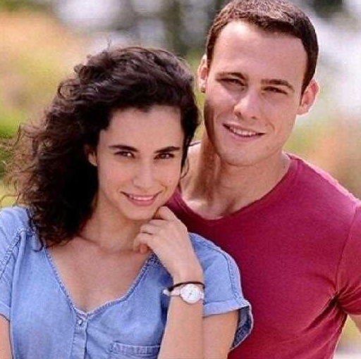 Zeynep', la serie en la que Kerem Bürsin se enamoró de dos compañeras